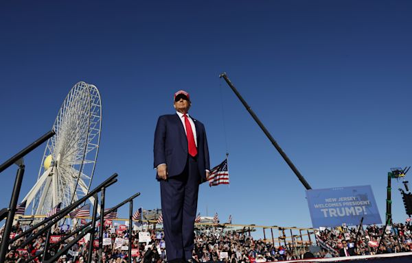 Donald Trump takes jab at Bruce Springsteen at massive New Jersey rally