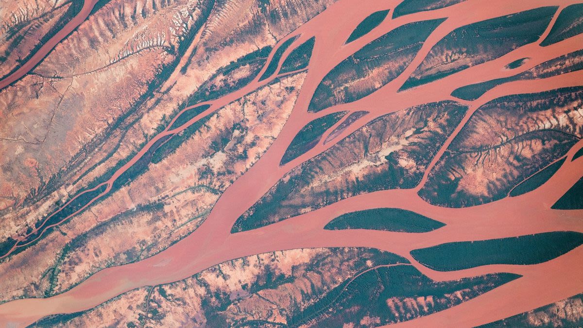 Earth from space: Shapeshifting rusty river winds through Madagascar's 'red lands'