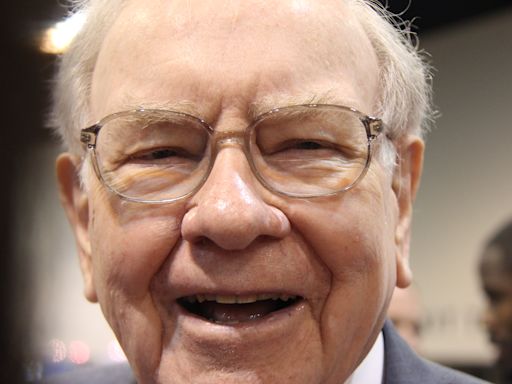 40.5% of Warren Buffett's $312 Billion Berkshire Hathaway Portfolio Is in These 2 Dividend Stocks | The Motley Fool