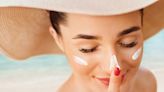 Les 3 produits indispensables pour les peaux sensibles en été selon une dermatologue