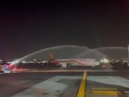 Llega a la CDMX el primer vuelo de la ruta Beijing-Tijuana-CDMX, de la aerolínea china Hainan Airlines