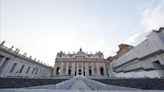 Susto en el Vaticano: detienen a un sacerdote armado en uno de los accesos a la plaza de San Pedro antes del ángelus