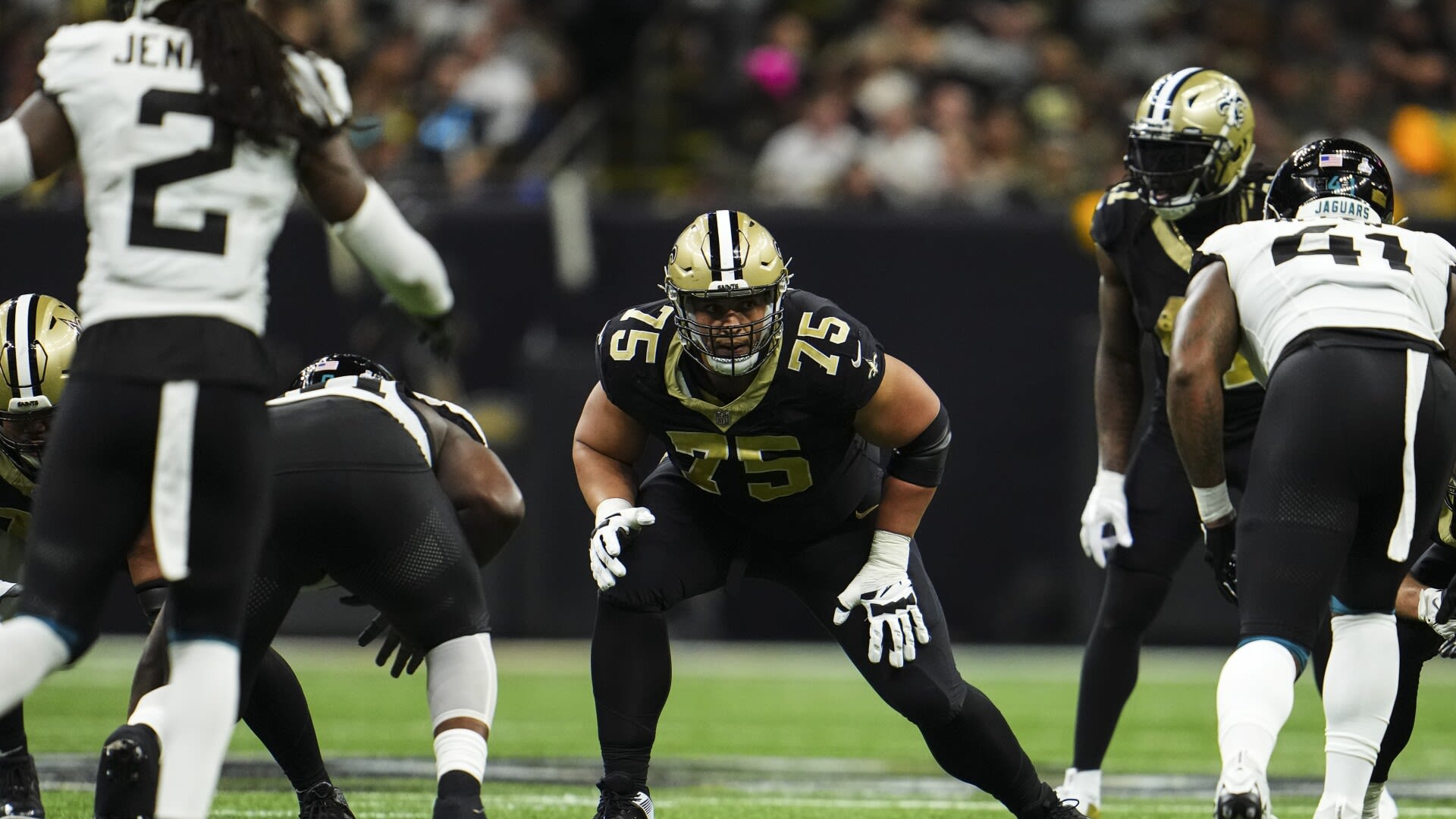 Raiders agree to terms with OL Andrus Peat