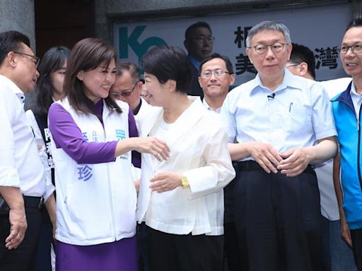 盧秀燕出席立委麥玉珍等服務處揭牌