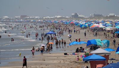 Beryl bears down on Texas, where it is expected to hit after regaining hurricane strength