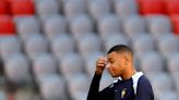 Técnico de España elogia a Kylian Mbappé antes del duelo con Francia en semifinales de la Eurocopa: El 50 % de él es el 100 % de cualquier otro