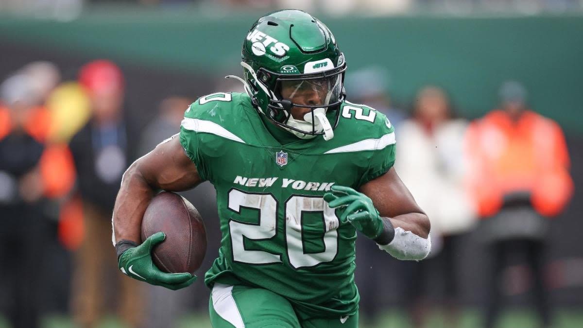 Dynasty Fantasy Football Superflex Mock Draft: Breece Hall checks in as the first RB off the board