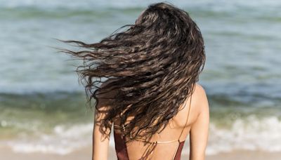 Cómo cuidar el pelo en verano: claves para evitar el daño solar en la playa y piscina