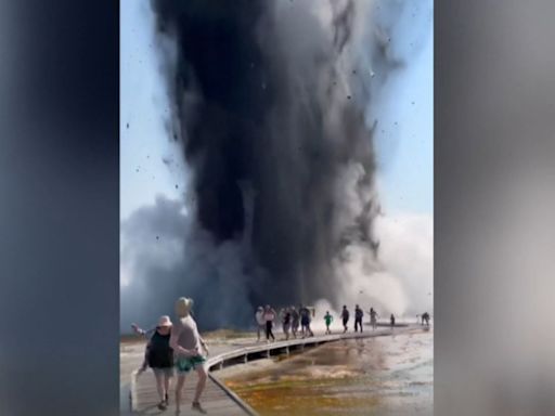 Una explosión hidrotermal en el Parque Nacional de Yellowstone atemoriza a los turistas y obliga al cierre parcial