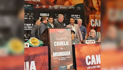 VIDEO: Canelo Álvarez y Oscar de la Hoya se encaran en conferencia de prensa