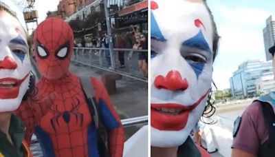 Insólito cruce: el Joker amenazó a Spider-Man en Puerto Madero y tuvo que intervenir la Policía | Por las redes