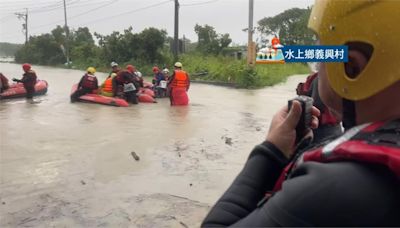 嘉義水上淹慘了！八掌溪溢堤「泥水沖門口」 中庄村汪洋一片