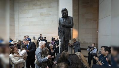 Legendary Musician Johnny Cash's Statue Unveiled At US Capitol | VIDEO