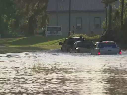 Residents rush to leave flooded areas after Polk County issues mandatory evacuation along Trinity River due to rainfall