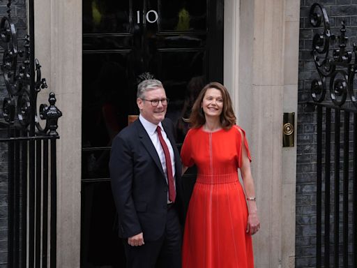 Keir Starmer to hold first cabinet meeting after vowing to ‘rebuild Britain’ after Labour landslide - live