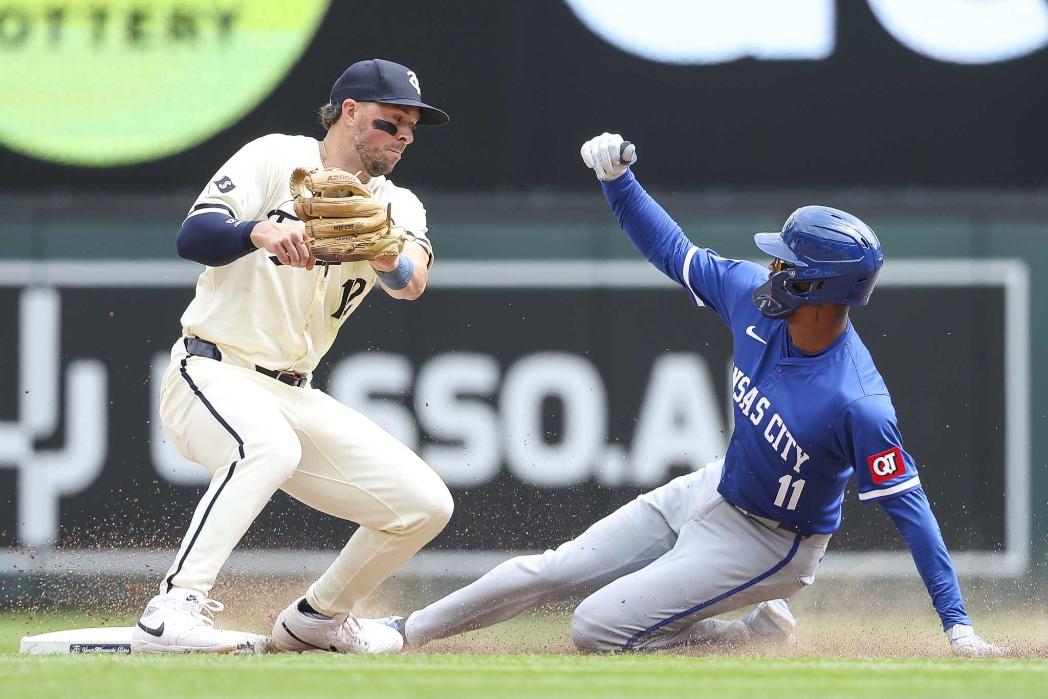 Royals beat the Twins to avoid the series sweep