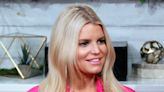 Jessica Simpson puckers up in pool alongside daughter Birdie: 'Pool yogis'