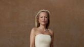 Gillian Anderson’s Bridal-Like Golden Globes Gown Is Covered in Tiny Vulvas