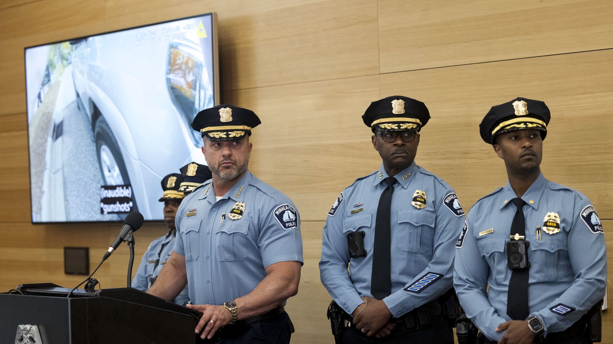 Video: Suspect who shot Minneapolis officer Mitchell kept shooting as police came to help