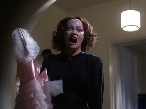 Faye Dunaway was afraid to film ‘Mommie Dearest’ wire hangers scene — so ‘desperate director’ made this 1 change