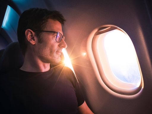 Horas de vuelo mirando por la ventana y puntos de ‘aura’ por hacer respiraciones: así funciona el nuevo autocuidado masculino