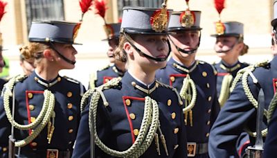 La Princesa Leonor se reencuentra con sus padres en el 40º aniversario de la jura de bandera del Rey Felipe VI