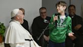 Pope turns Rome catechism class into 'school of prayer'