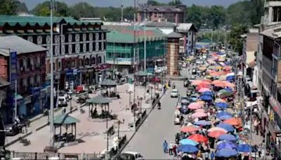 J&K Assembly Polls: Srinagar Markets Witness Surge In Garland Sales Ahead Of Elections