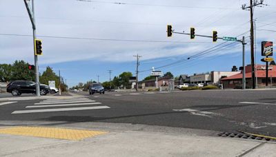 Driver hits 2 teens on bikes at busy George Washington Way intersection in Richland