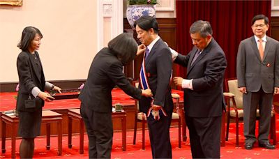 授勳執政團隊夥伴 蔡總統感謝一起留下"世界的台灣"