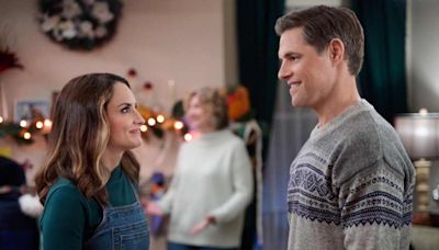 Rachael Leigh Cook Stars as a Woman Who Tries to Fix the Holidays in Hallmark's 'Rescuing Christmas'