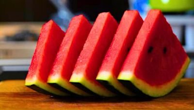Watermelon will stay fresh two weeks longer by storing them in unexpected place
