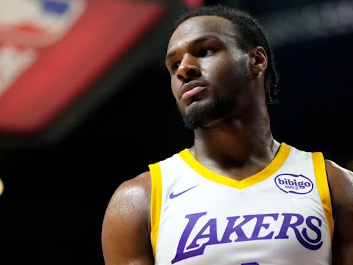 Duras críticas a Bronny James, el hijo de LeBron, ante su mal nivel en los primeros partidos tras ser escogido por Los Angeles Lakers en la NBA