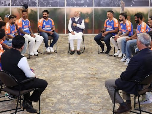 What does mud taste like? PM Modi asks Rohit Sharma while meeting with Team India