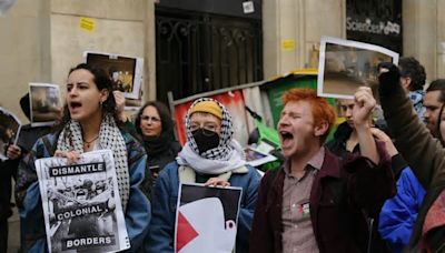 Una manifestación propalestina bloquea el ingreso a la universidad Science Po de París