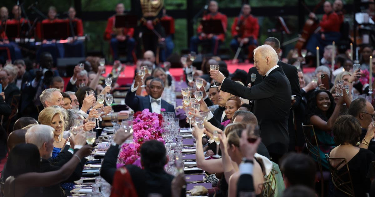 Obama a surprise guest among allies at Biden's state dinner for Kenya