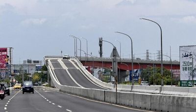 南科通勤族罵翻！斥資3億興建新港社轉向陸橋 塞成停車場