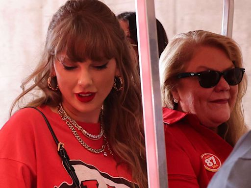 Taylor Swift's Mom Andrea Reps Travis Kelce — and Her Daughter! — with 'In My 87 Era' Pin at Chiefs Game