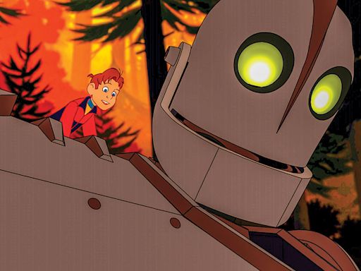 Hollywood Flashback: 25 Years Before ‘Wild Robot,’ ‘The Iron Giant’ Stalked the Earth