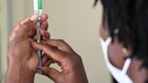 Paris accueille un sommet mondial pour accélérer la fabrication de vaccins en Afrique