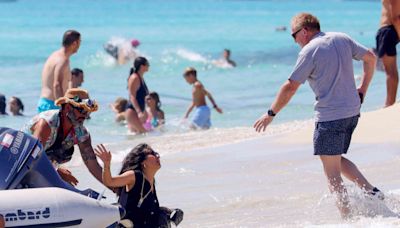 Salma Hayek sufre accidente en el mar, Jennifer Lopez y más fotos de famosos