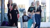 La actriz Tori Spelling vive en un hotel “barato” de Los Ángeles junto a sus cinco hijos