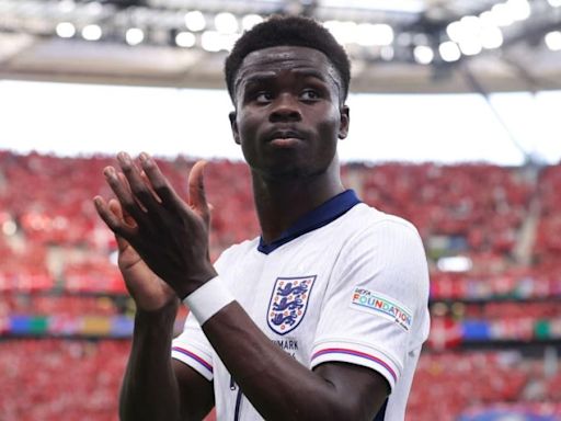 Ashley Cole tells England to make controversial Bukayo Saka decision