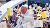 Pope Francis accidentally uses the Saints’ fleur-de-lis logo — again