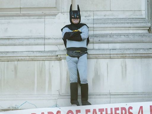 El día que “Batman” se infiltró en el Palacio de Buckingham y puso en crisis a la seguridad de la reina Isabel