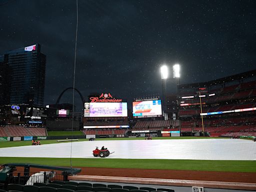 Sunday's Cubs-Cardinals game to start in rain delay: Here's what we know