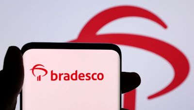 De olho no agro, Bradesco compra 50% do John Deere Por Estadão Conteúdo