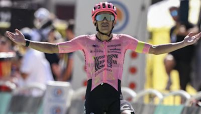 Tour de France : l'Équatorien Richard Carapaz s'adjuge la 17e étape en solitaire