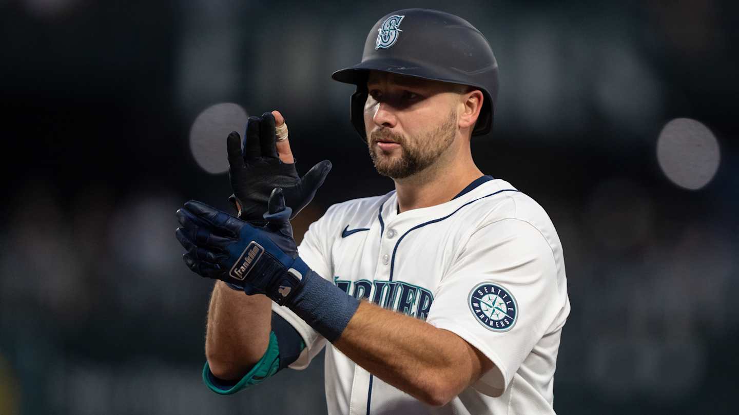 Seattle Mariners Catcher Cal Raleigh Earns Huge Praise From Manager Dan Wilson