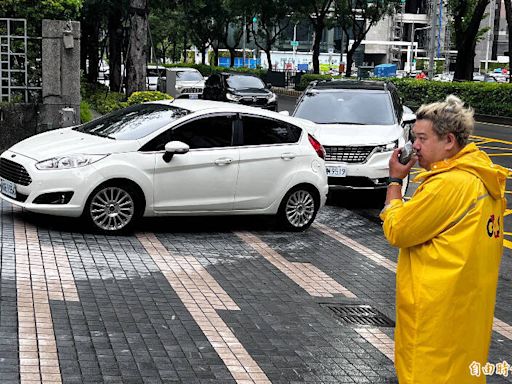 台中人注意 多家百貨塞爆、提前到傍晚5點關門